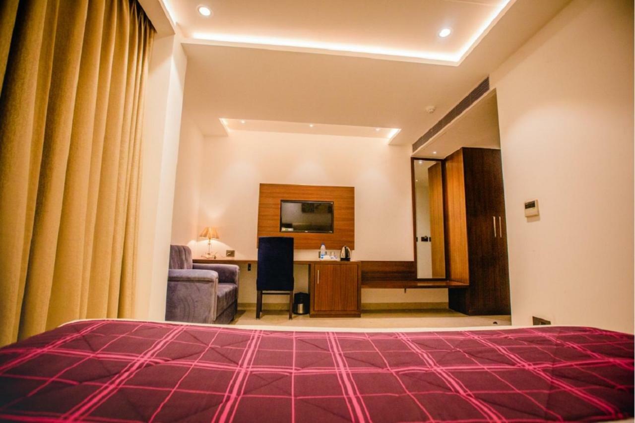 Hotel Ten Square, India Agra  Buitenkant foto