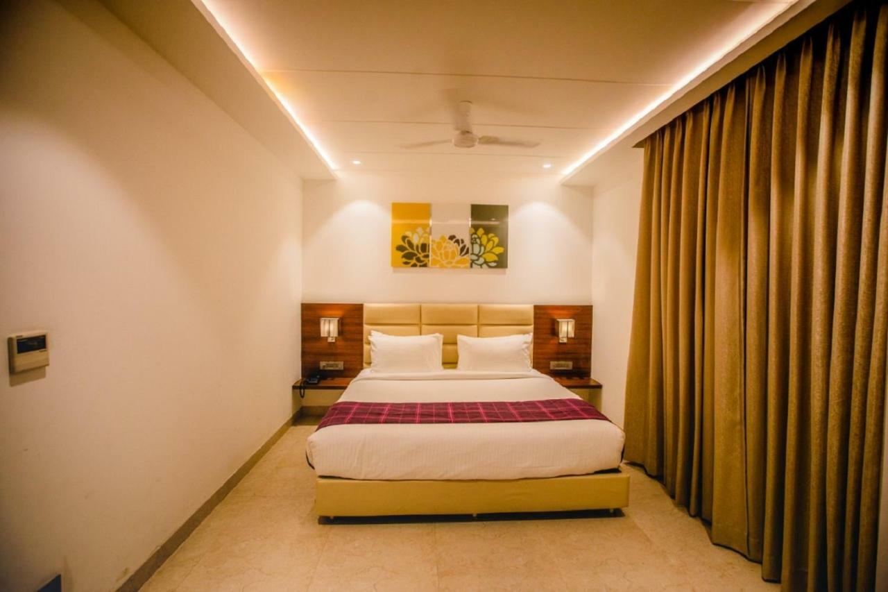 Hotel Ten Square, India Agra  Buitenkant foto