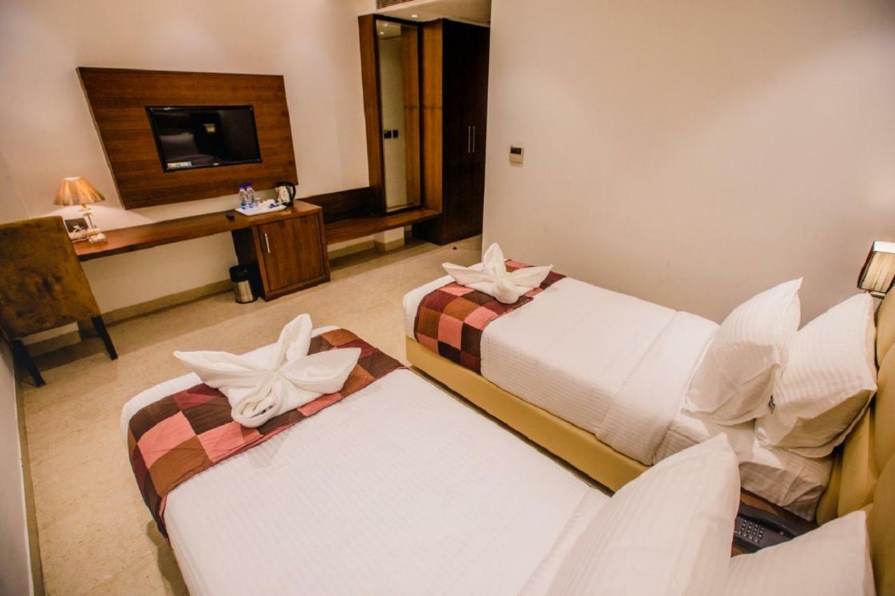 Hotel Ten Square, India Agra  Buitenkant foto