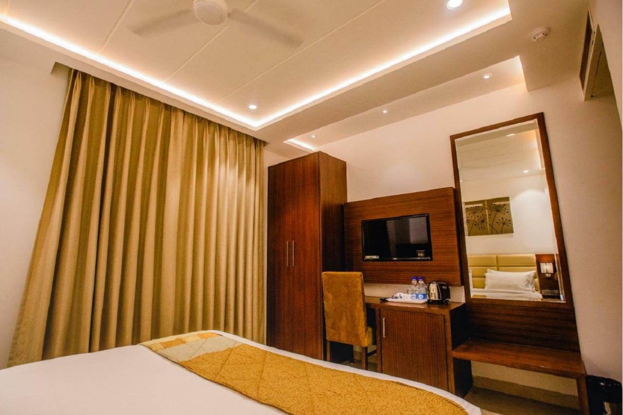 Hotel Ten Square, India Agra  Buitenkant foto