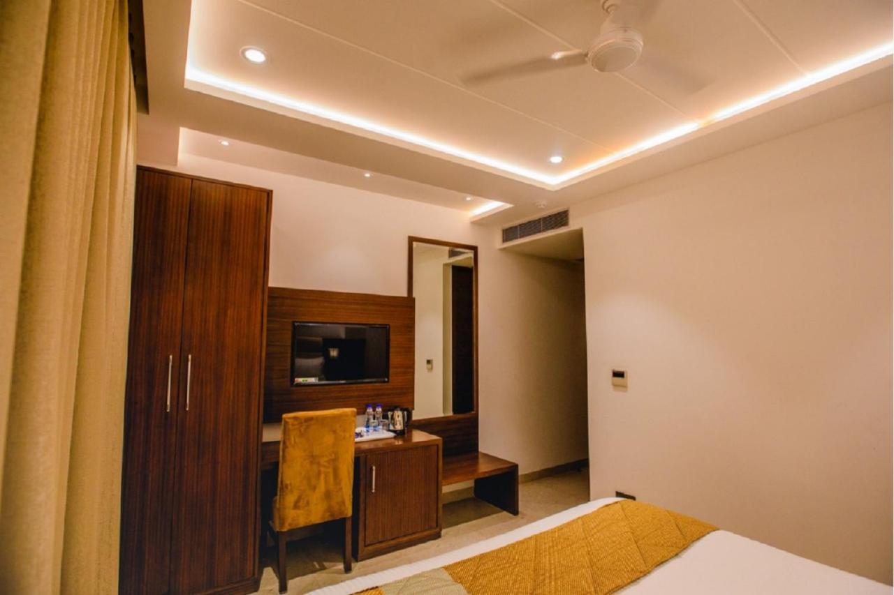 Hotel Ten Square, India Agra  Buitenkant foto